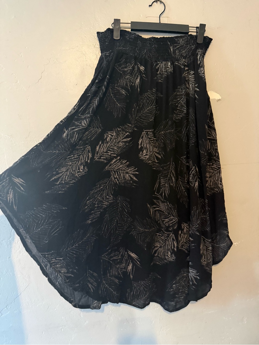 Final Touch Flowy Black Printed Midi Shirttail Hem Skirt - Picture 4 of 6